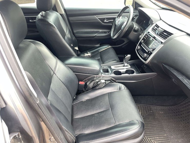 2018-nissan-altima-sl-4-door-sedan-(142,145-miles)-image-23