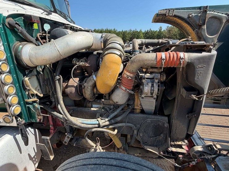 2005-peterbilt-379-image-38