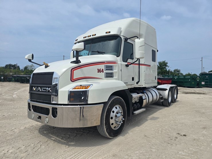 #25251-•-2020-mack-anthem-semi-sleeper-truck-image-2