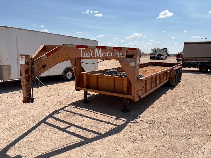2012-trail-master-28’-x-7’-3-axle-gooseneck-trailer-image-6