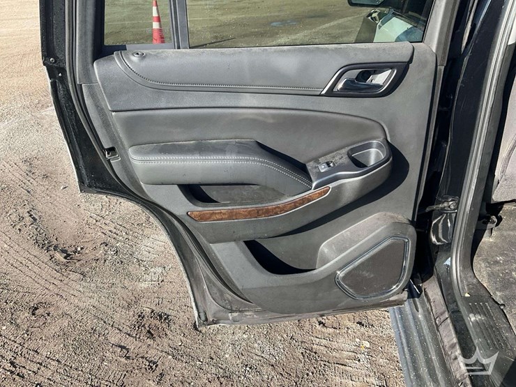 2020-chevrolet-tahoe-image-18
