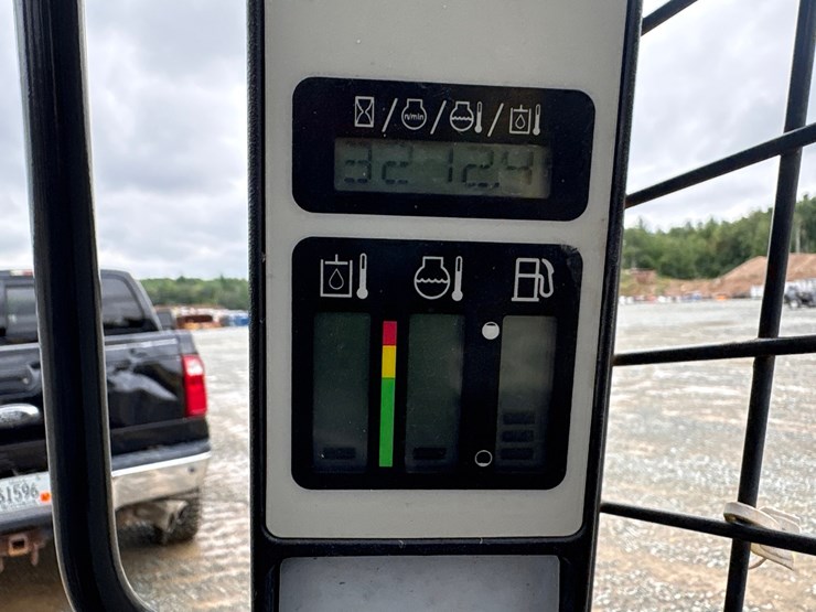 2019-new-holland-l228-image-54
