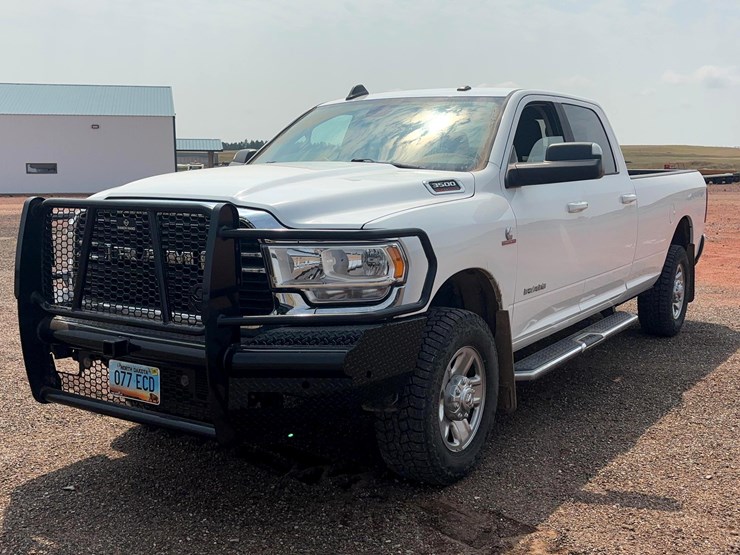 2020-ram-3500-big-horn-image-1