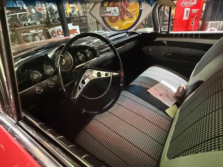 #128-•-1960-chevrolet-impala-2-door-hardtop-–-348-v8-image-13