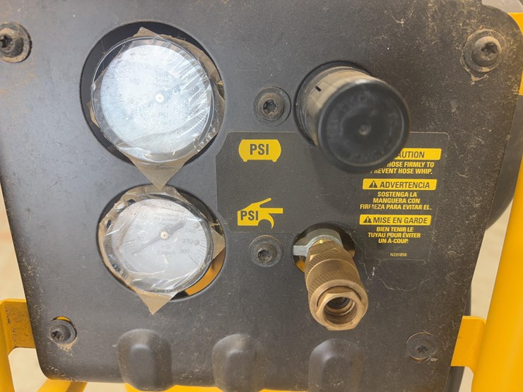 dewalt-air-compressor-image-6