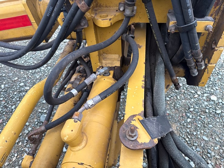 caterpillar-160m-awd-image-12