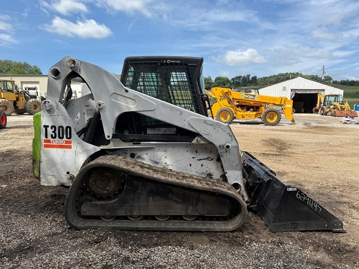 2004-bobcat-t300-image-5
