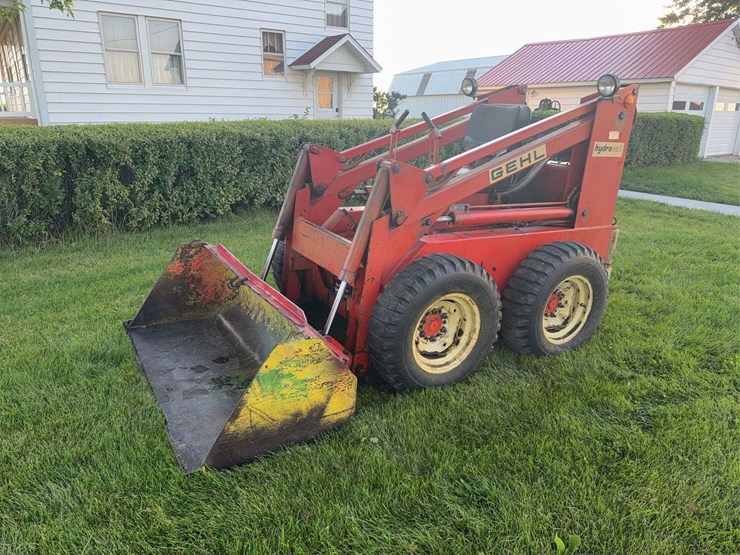 gehl-l3030-skid-steer-image-1