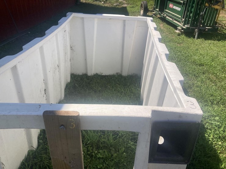 #112-•-(7)-calf-tel-open-top-calf-hutches-with-feeders-image-4