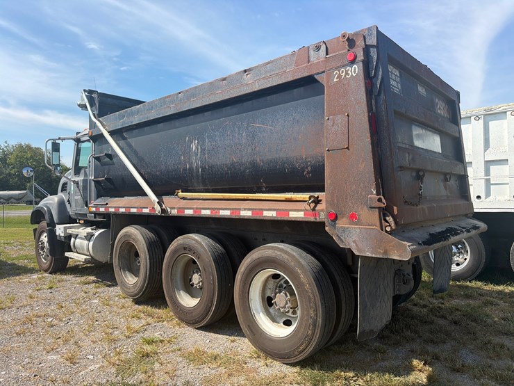 #265-•-2006-mack-cv713-granite-tri-axle-dump-truck-image-8