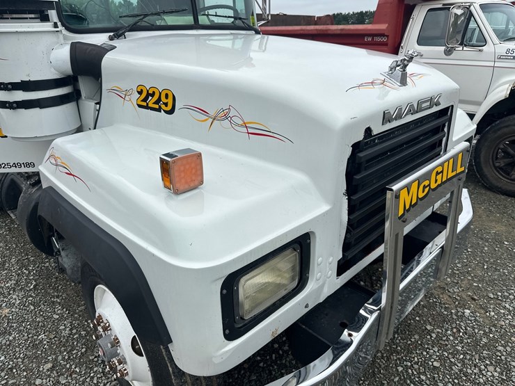 #61467-•-1991-mack-rd360s-day-cab-truck-tractor-image-10