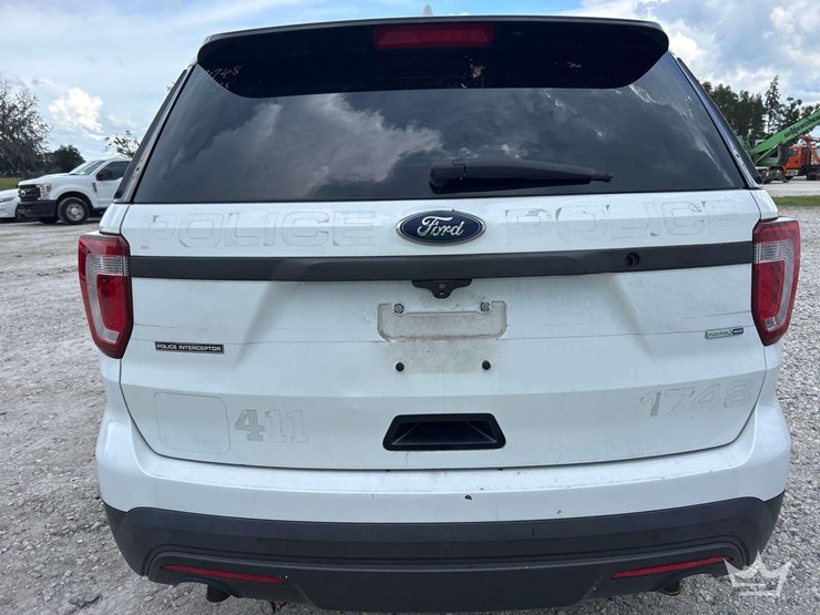 2017-ford-explorer-image-23