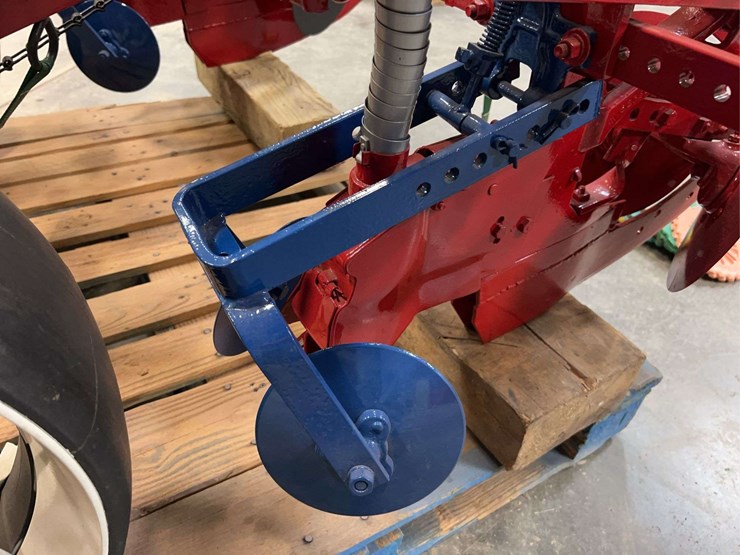 international-harvester-c251-two-row-fast-hitch-planter-image-37
