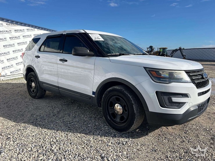 2017-ford-explorer-image-2