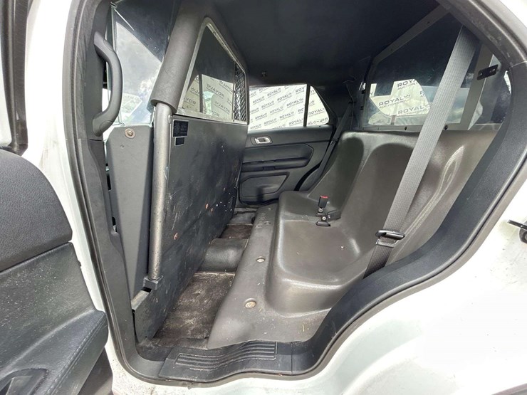 2017-ford-explorer-image-21