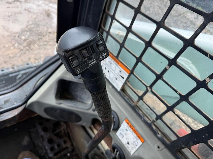 2012-bobcat-t750-image-19