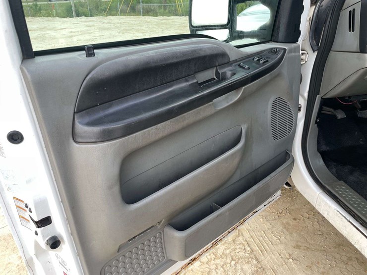 2005-ford-f550-image-9