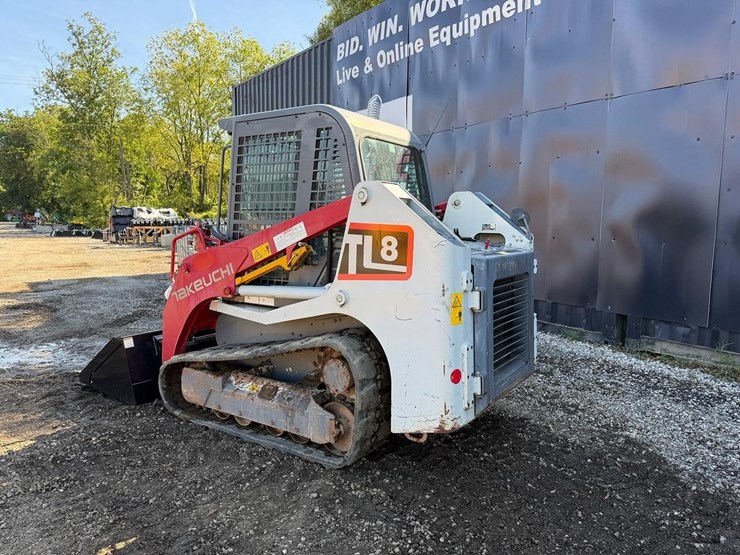 2016-takeuchi-tl8-image-2
