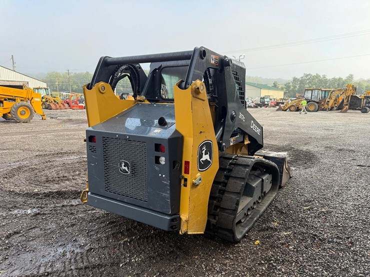 2023-deere-317g-image-4