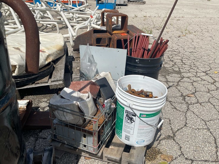 #10619-•-pallet-of-scrap-metal-image-2