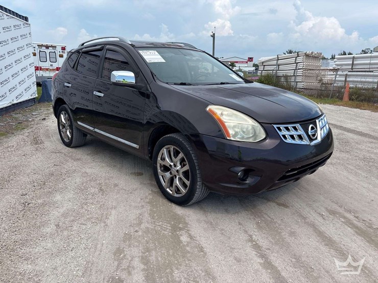 2011-nissan-rogue-image-2