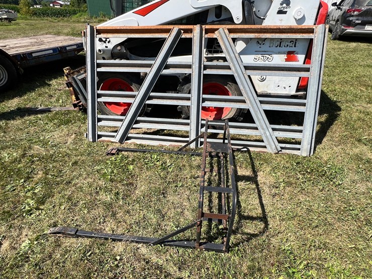 #5739-•-steel-gate-and-misc.-rack-image-1
