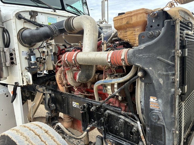 2012-peterbilt-367-image-11