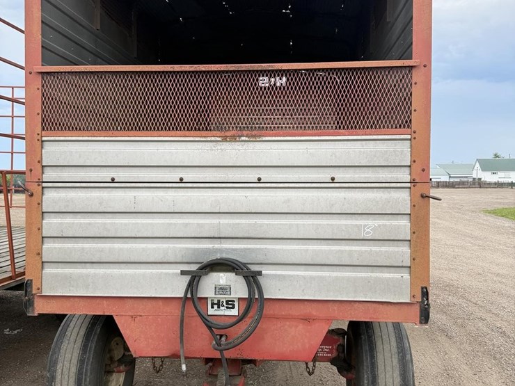 #140-•-h&s-rear-unload-chopper-box-image-2