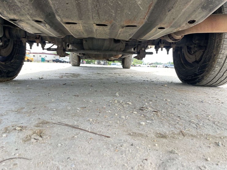 2021-ford-f350-xl-image-26