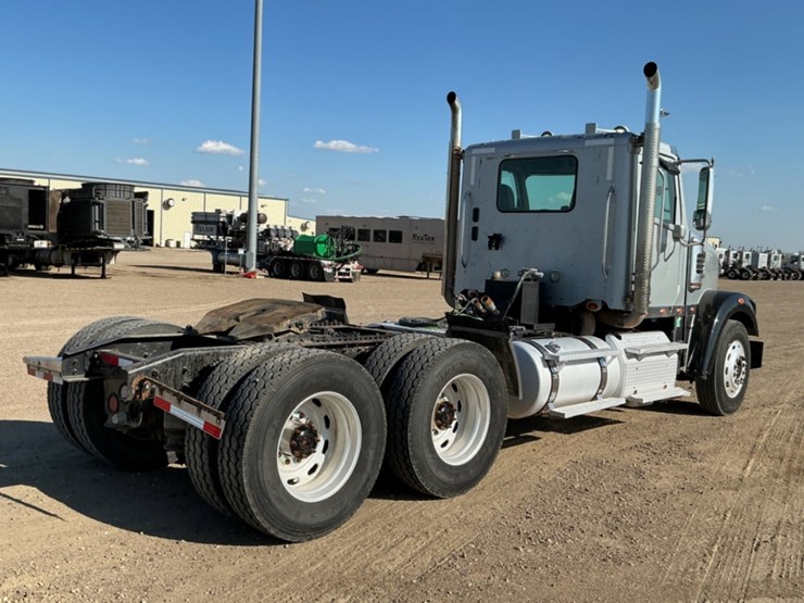 2012-freightliner-coronado-122-sd-image-8