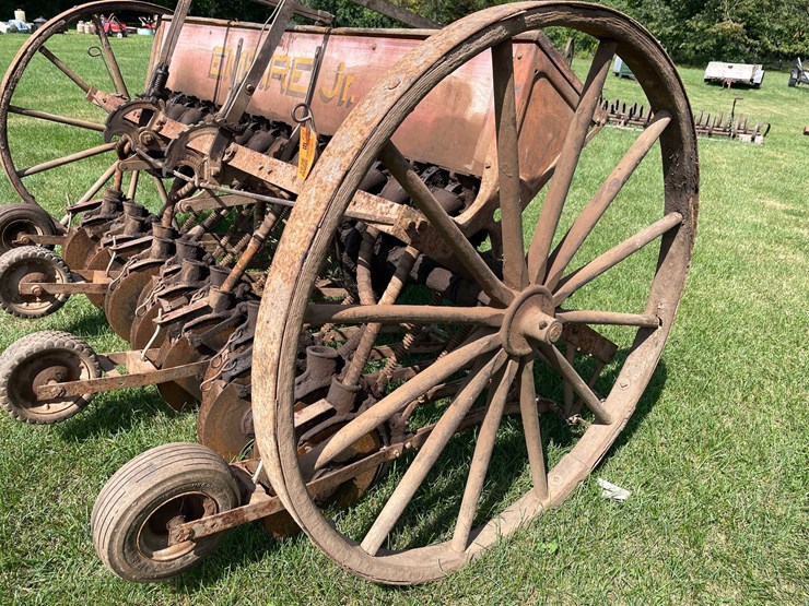#1626-•-vintage-empire-jr.-grain-drill-image-9