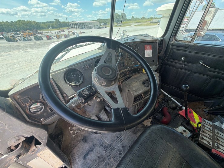 1999-mack-dm690sx-image-34