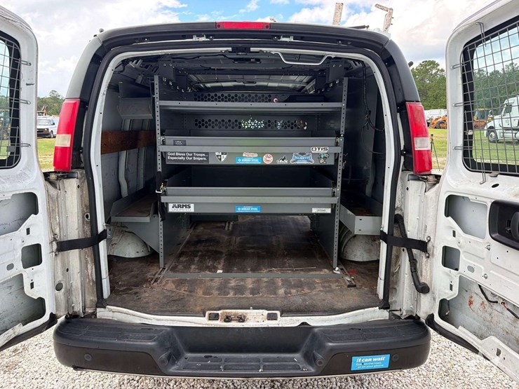 2017-chevrolet-express-2500-image-25
