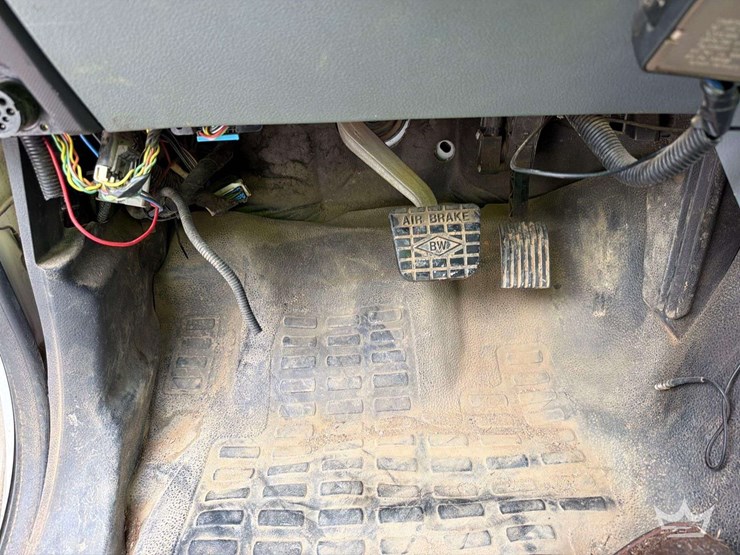 2011-ford-f650-image-10