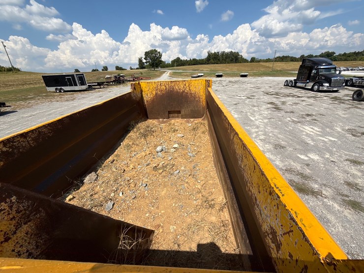 #263-•-2009-international-7500-workstar-tri-axle-dump-truck-image-31