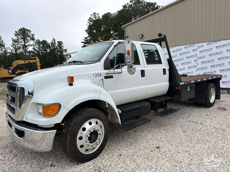 2011-ford-f650-image-1