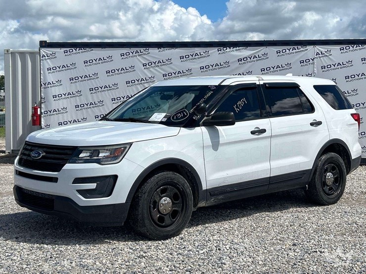 2017-ford-explorer-image-1