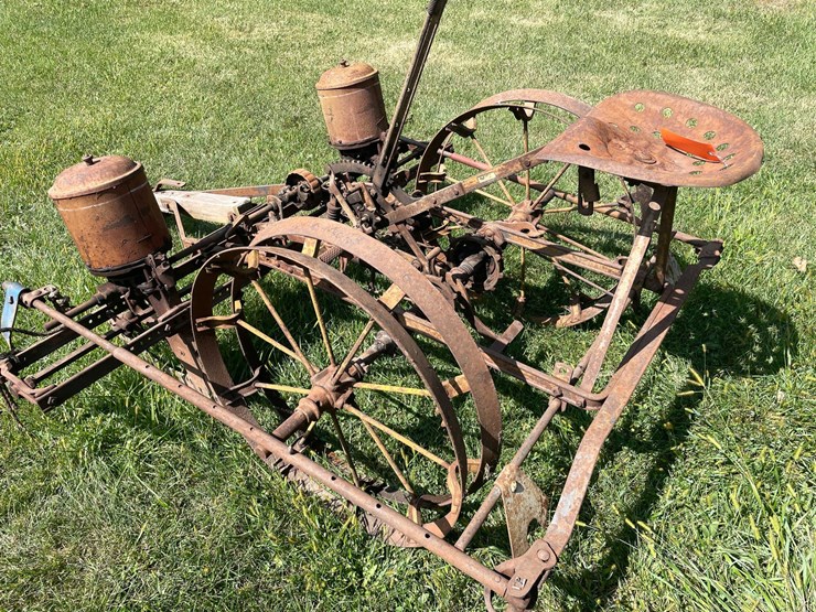 #1622-•-antique-mccormick-corn-planter-image-15