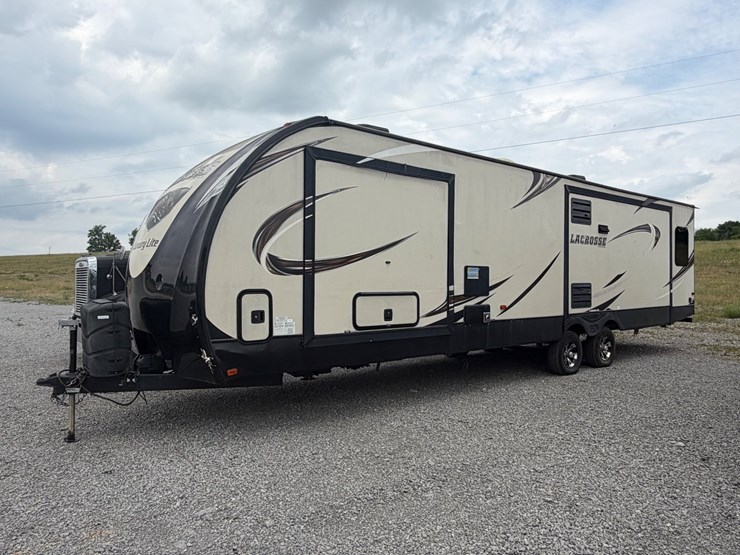 #205-•-2018-forest-river-lacrosse-luxury-lite-lct324rst-travel-image-1