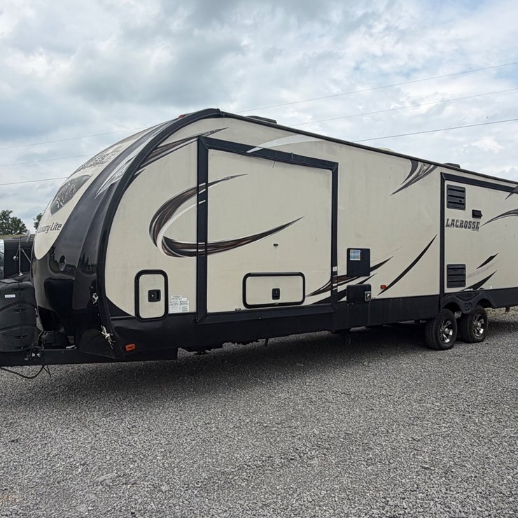 #205 • 2018 FOREST RIVER LACROSSE LUXURY LITE LCT324RST TRAVEL