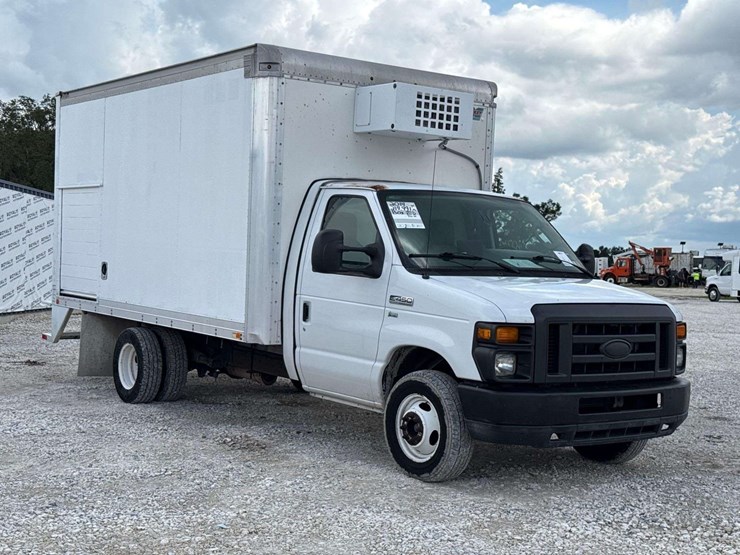 2014-ford-e450-image-2