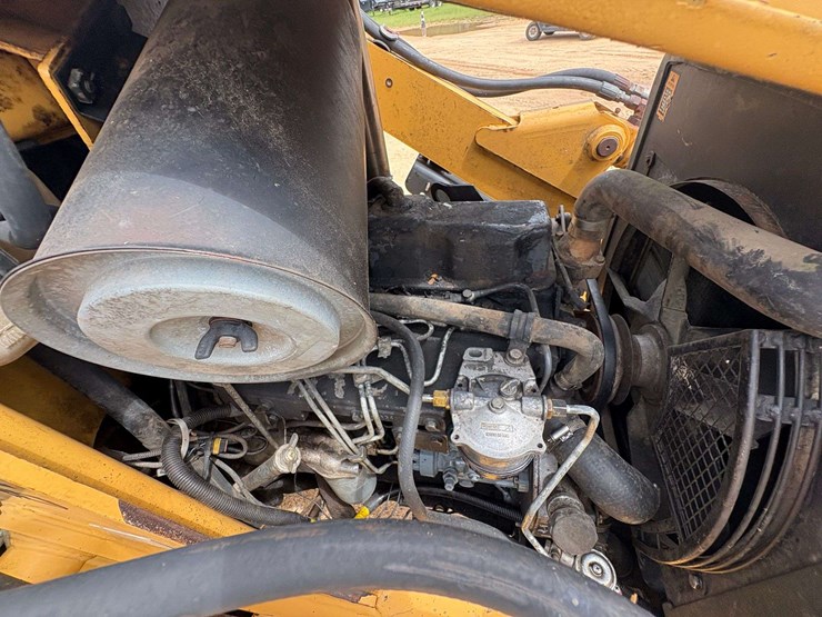 new-holland-555e-image-37