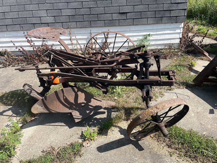 #1623-•-vintage-moldboard-plow-image-2