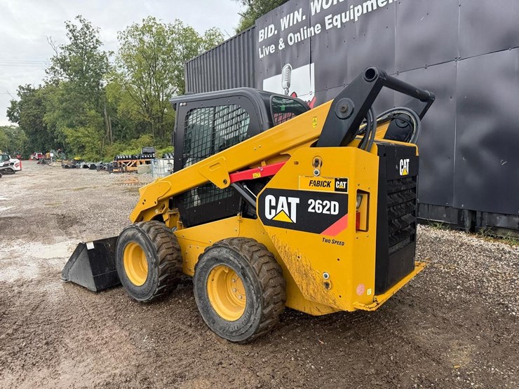 2015-caterpillar-262d-image-2