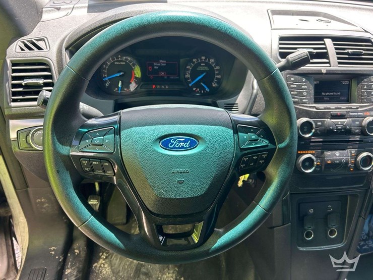 2017-ford-explorer-image-11