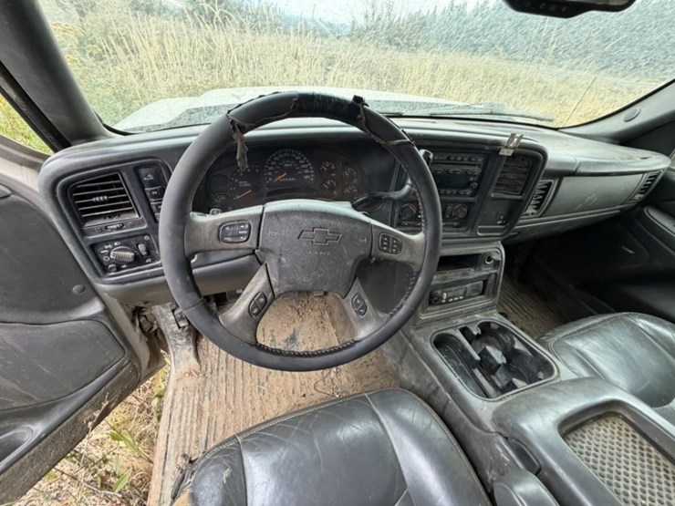 2005-chevrolet-silverado-2500-image-12