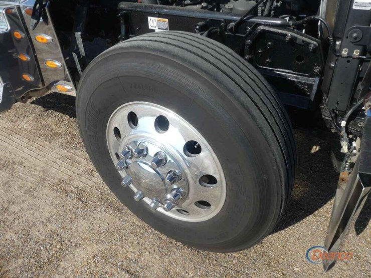 2024-peterbilt-389-image-12