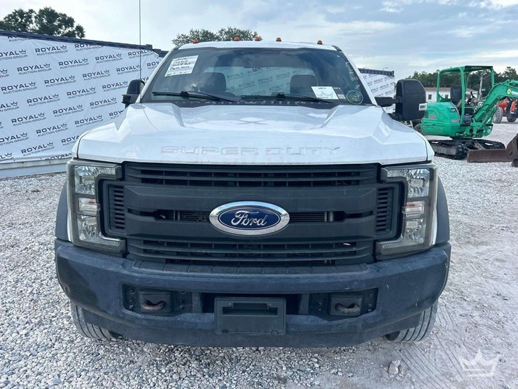2017-ford-f550-image-26