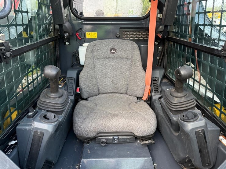 2023-deere-317g-image-19