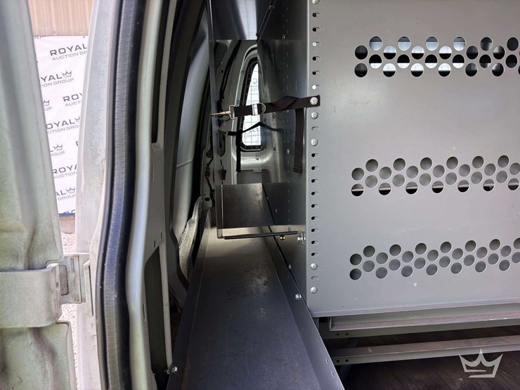 2017-chevrolet-express-2500-image-25